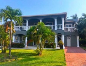 Spotless 2 BR Condo Unit/Pool,Ocean, Beach Nearby